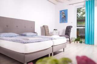 Отели типа «постель и завтрак» Villa Rosa Строне-Слёнске Двухместный номер «Комфорт» с 1 кроватью или 2 отдельными кроватями и террасой-1